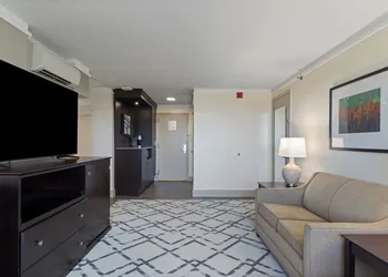 Crowne Plaza Executive Center Baton Rouge by IHG hotel thumbnail 8