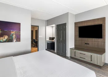 Best Western Plus Savannah Gateway hotel thumbnail 7