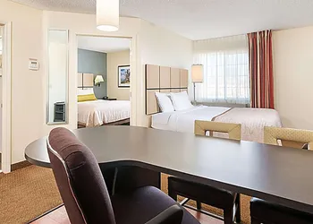 Sonesta Simply Suites Naperville Warrenville hotel thumbnail 3