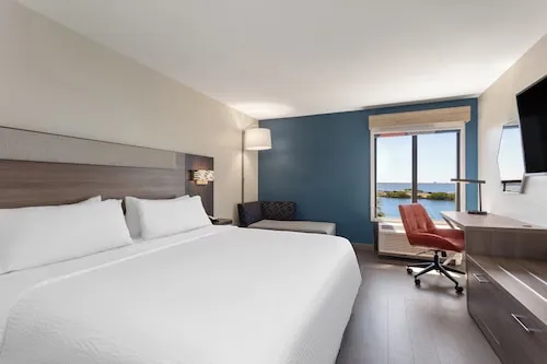 Holiday Inn Express Hotel & Suites Tampa-Rocky Point Island by IHG hotel detail image 6