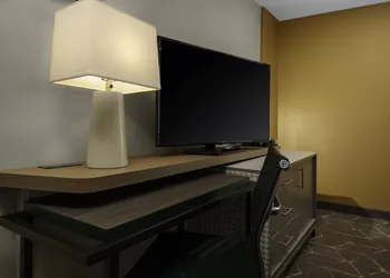Holiday Inn Boston - Dedham Hotel & Conference Center by IHG hotel thumbnail 5