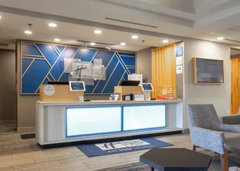 Holiday Inn Express Hotel & Suites, a Lake Zurich-Barrington by IHG hotel thumbnail 2