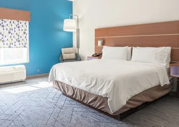 Holiday Inn Express Hotel & Suites, a Lake Zurich-Barrington by IHG hotel thumbnail 5