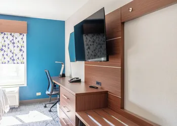 Holiday Inn Express Hotel & Suites, a Lake Zurich-Barrington by IHG hotel thumbnail 6