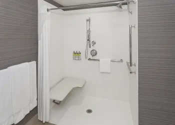 Holiday Inn Express & Suites Riverhead - Long Island by IHG hotel thumbnail 2