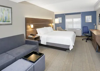 Holiday Inn Express & Suites Riverhead - Long Island by IHG hotel thumbnail 3