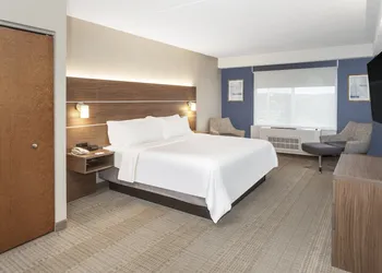 Holiday Inn Express & Suites Riverhead - Long Island by IHG hotel thumbnail 5
