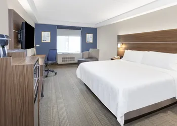 Holiday Inn Express & Suites Riverhead - Long Island by IHG hotel thumbnail 6