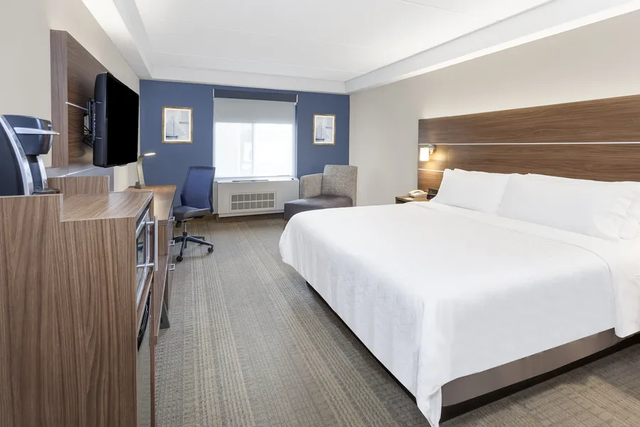 Holiday Inn Express & Suites Riverhead - Long Island by IHG hotel detail image 6
