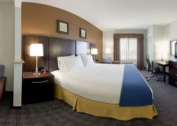 Holiday Inn Express & Suites Warminster - Horsham by IHG hotel thumbnail 3