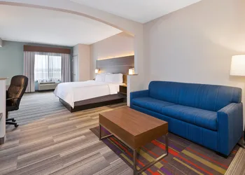 Holiday Inn Express & Suites Warminster - Horsham by IHG hotel thumbnail 4