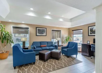 Comfort Inn & Suites La Grange - Louisville Area hotel thumbnail 4