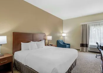 Comfort Inn & Suites La Grange - Louisville Area hotel thumbnail 6
