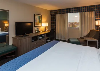 Holiday Inn Downtown - Mercy Area by IHG hotel thumbnail 2