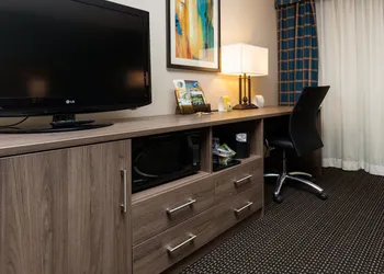 Holiday Inn Downtown - Mercy Area by IHG hotel thumbnail 6