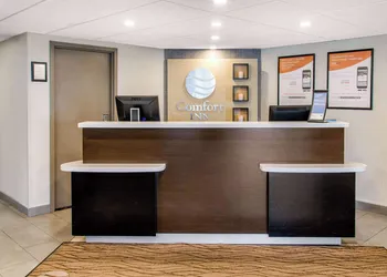 Comfort Inn Montréal Aéroport hotel thumbnail 2
