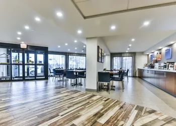 Comfort Inn Montréal Aéroport hotel thumbnail 4