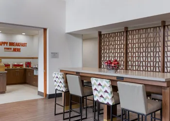 Hampton Inn & Suites by Hilton Windsor hotel thumbnail 2