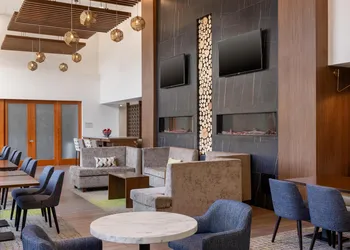 Hampton Inn & Suites by Hilton Windsor hotel thumbnail 3
