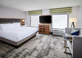 Hampton Inn & Suites by Hilton Windsor hotel thumbnail 8