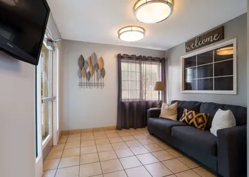 Sonesta Simply Suites Des Moines hotel thumbnail 3