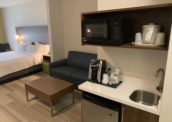 Holiday Inn Express & Suites Beaumont - Oak Valley by IHG hotel thumbnail 4