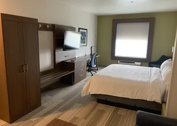 Holiday Inn Express & Suites Beaumont - Oak Valley by IHG hotel thumbnail 5
