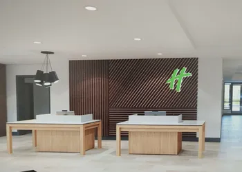 Holiday Inn & Suites Ann Arbor Univ Michigan Area by IHG hotel thumbnail 3