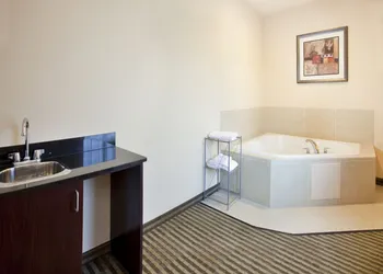Holiday Inn Express & Suites Guthrie North Edmond by IHG hotel thumbnail 3