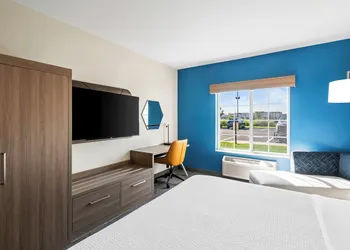 Holiday Inn Express Hotel & Suites Council Bluffs - Conv Ctr by IHG hotel thumbnail 6