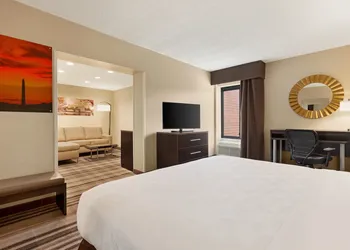 Holiday Inn Washington-Dulles International Airport by IHG hotel thumbnail 7