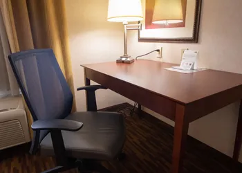 Holiday Inn Express Yreka-Shasta Area by IHG hotel thumbnail 2