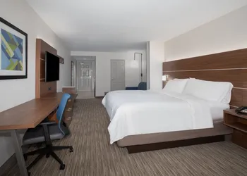 Holiday Inn Express Yreka-Shasta Area by IHG hotel thumbnail 6