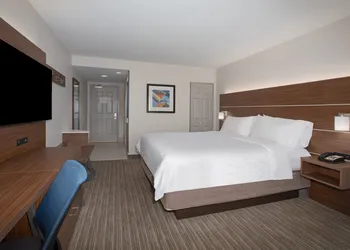 Holiday Inn Express Yreka-Shasta Area by IHG hotel thumbnail 8