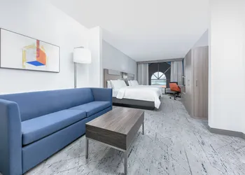 Holiday Inn Express Hotel & Suites Winnie by IHG hotel thumbnail 6