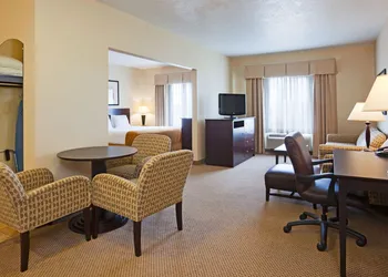 Holiday Inn Express & Suites Brandon by IHG hotel thumbnail 4