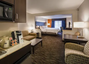 Holiday Inn Express & Suites Brandon by IHG hotel thumbnail 6