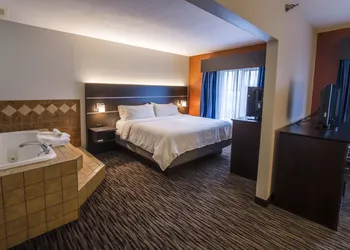 Holiday Inn Express & Suites Brandon by IHG hotel thumbnail 7