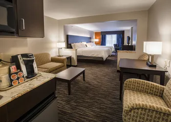 Holiday Inn Express & Suites Brandon by IHG hotel thumbnail 8