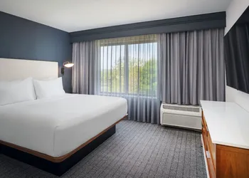 Courtyard by Marriott Kingston hotel thumbnail 7
