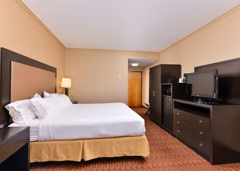 Holiday Inn Express Breezewood by IHG hotel thumbnail 4