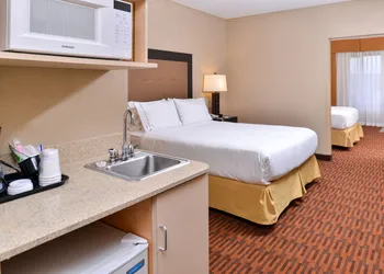 Holiday Inn Express Breezewood by IHG hotel thumbnail 8
