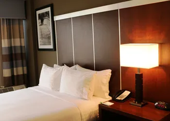 DoubleTree by Hilton Raleigh Crabtree Valley hotel thumbnail 5