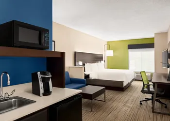 Holiday Inn Express & Suites McAlester by IHG hotel thumbnail 5