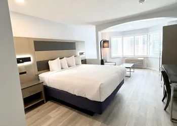 Hotel Aluxor SFO hotel thumbnail 6