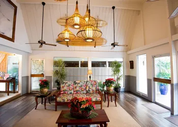 Pacific Marina Inn Airport Hotel hotel thumbnail 4