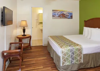 Pacific Marina Inn Airport Hotel hotel thumbnail 5