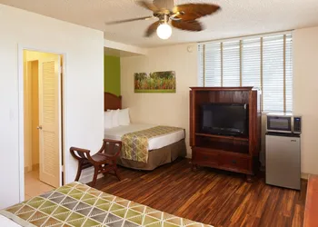 Pacific Marina Inn Airport Hotel hotel thumbnail 7