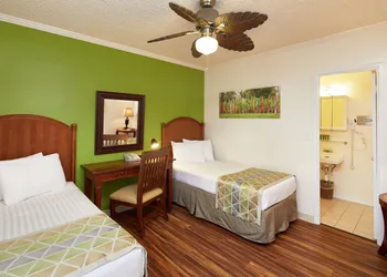 Pacific Marina Inn Airport Hotel hotel thumbnail 8