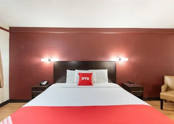 OYO Hotel Tulsa N Sheridan Rd & Airport hotel thumbnail 7